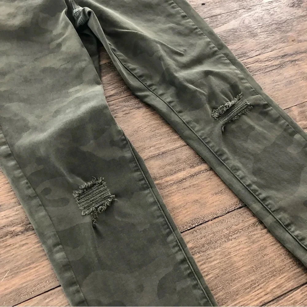 American Eagle size 4 Reg Green Camouflage Curvy Super Hi‎ Rise Jeggings Pants